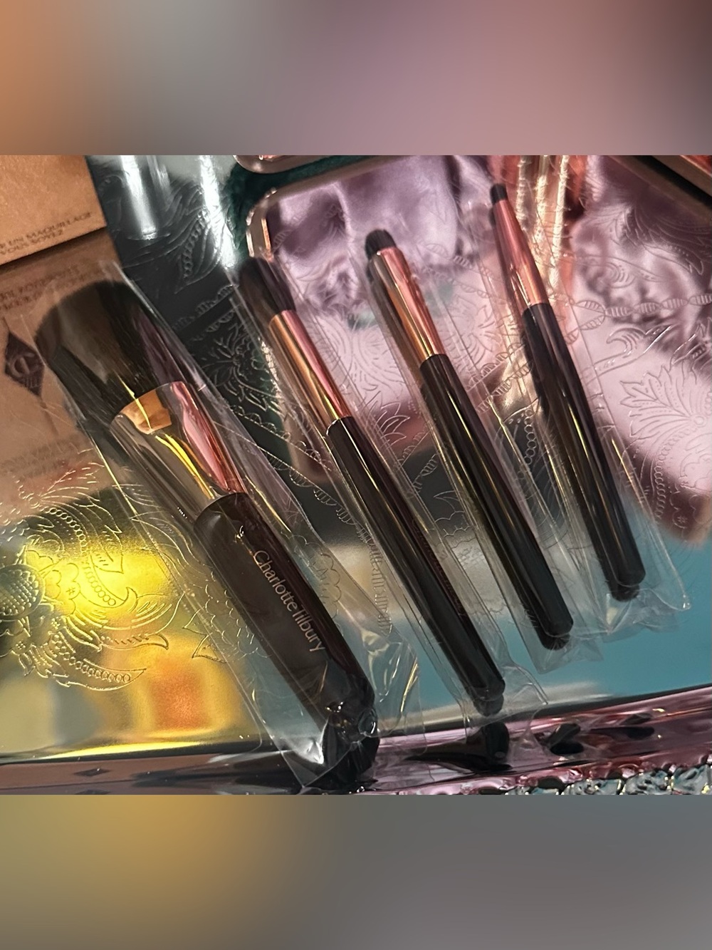 CHARLOTTE TILBURY MINI BRUSH SET in a GREEN VELVET CLUTCH - BRAND NEW in Plastic - Picture 17 of 17